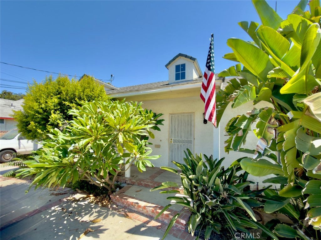 10918 Laurel Canyon Blvd