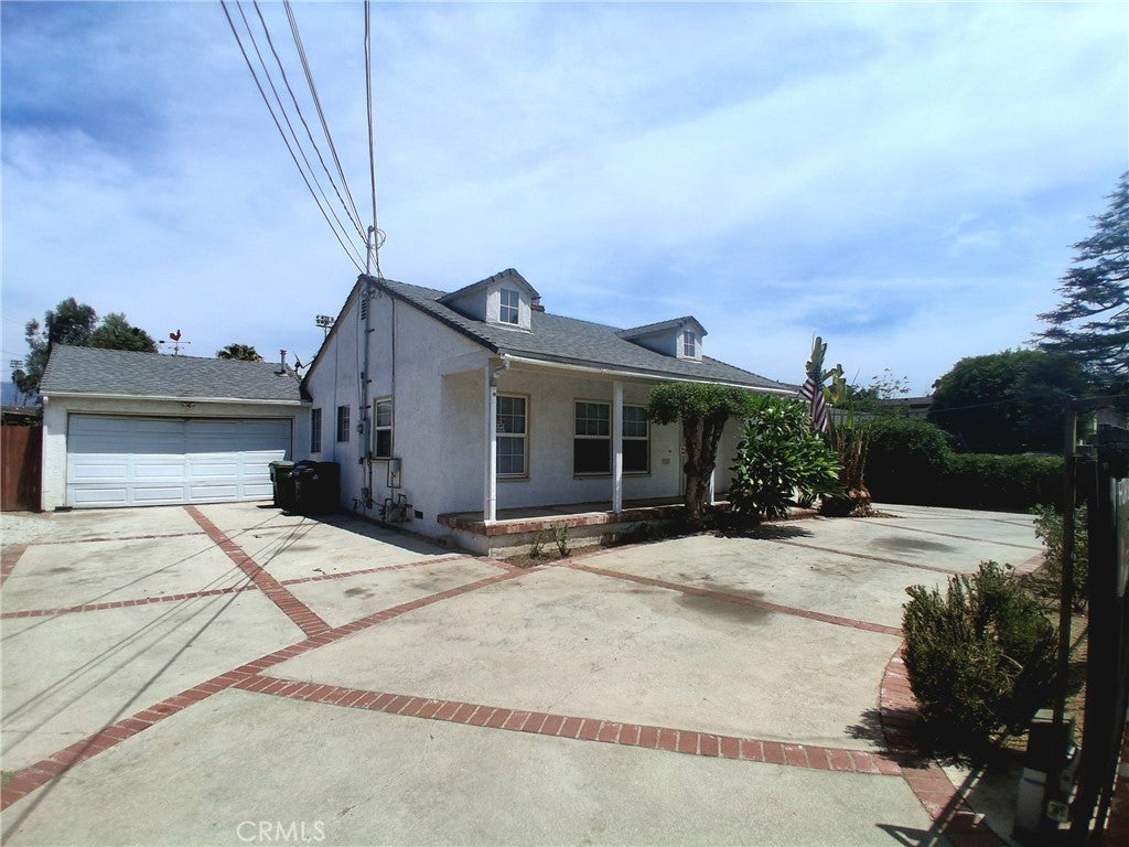 10918 Laurel Canyon Blvd, San Fernando CA 91340