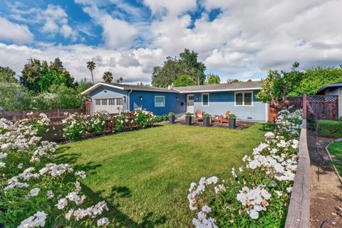 Photo of 10 Wayne Court, Redwood City, CA 94063 (MLS # ML82046350)