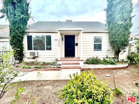Photo of 14744 Magnolia Boulevard, Sherman Oaks, CA 91403 (MLS # 26749473)