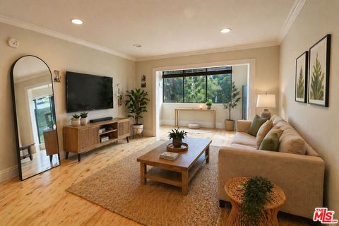 Photo of 14934 Dickens Street #19, Sherman Oaks, CA 91403 (MLS # 26756203)