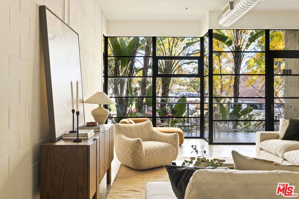 Photo of 1534 17th Street #102, Santa Monica, CA 90404 (MLS # 25625465)