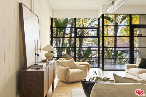 Photo of 1534 17th Street #102, Santa Monica, CA 90404 (MLS # 25625465)