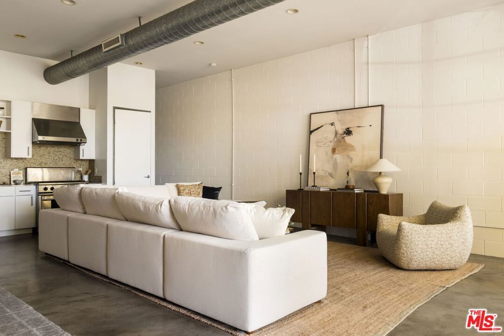 Photo of 1534 17th Street #102, Santa Monica, CA 90404 (MLS # 25625465)