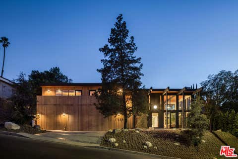 Photo of 11558 DUQUE Drive, Studio City, CA 91604 (MLS # 26869807)