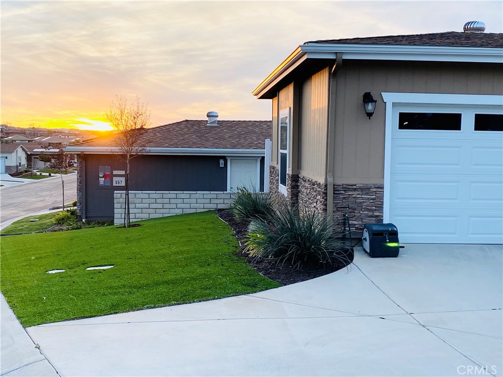 10961 Desert Lawn Drive 556