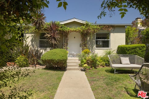 Photo of 727 Amoroso Place, Venice, CA 90291 (MLS # 26847777)