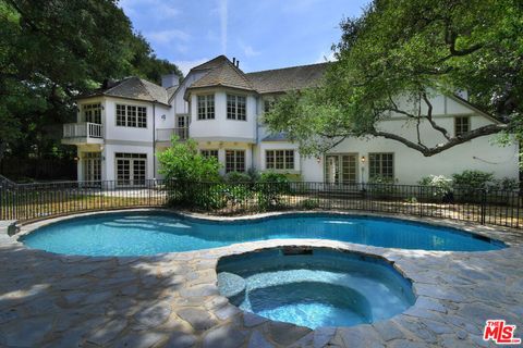 Photo of 3254 Oakdell Road, Studio City, CA 91604 (MLS # 26656665)