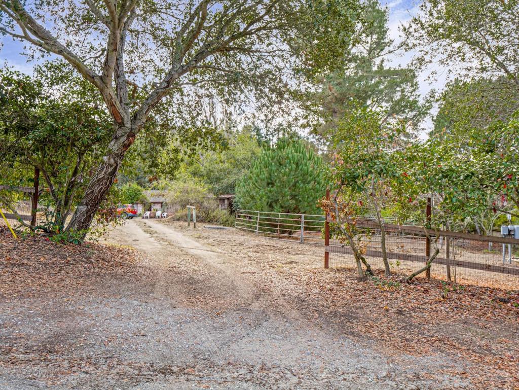 Photo of 140 Allan Lane, Watsonville, CA 95076 (MLS # ML82065082)