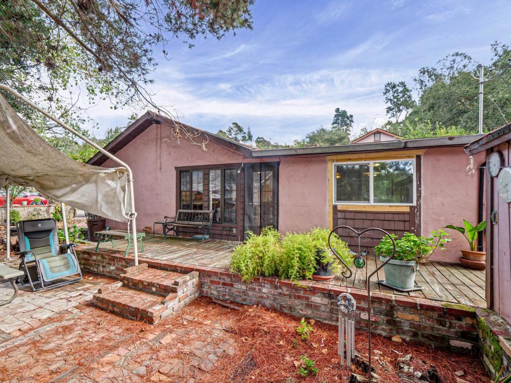 Photo of 140 Allan Lane, Watsonville, CA 95076 (MLS # ML82065082)