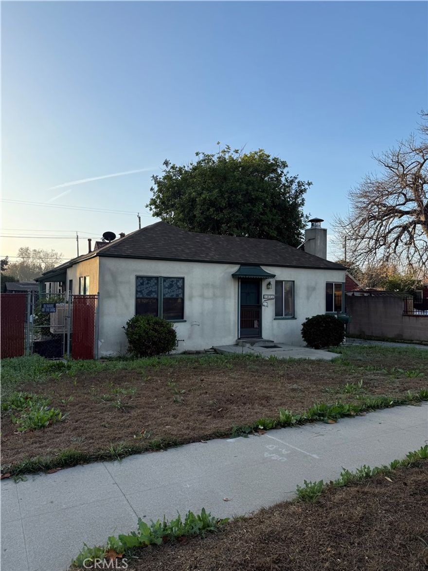 2 bed 1 bath home in the heart of burbank.
