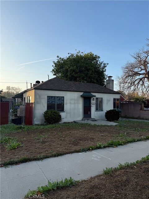 Photo of 1024 W Palm Ave, Burbank, CA 91506 (MLS # BB25280624)