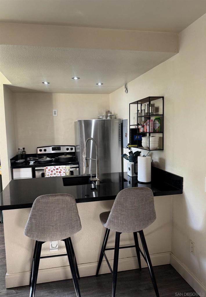 871 W San Ysidro Blvd 9