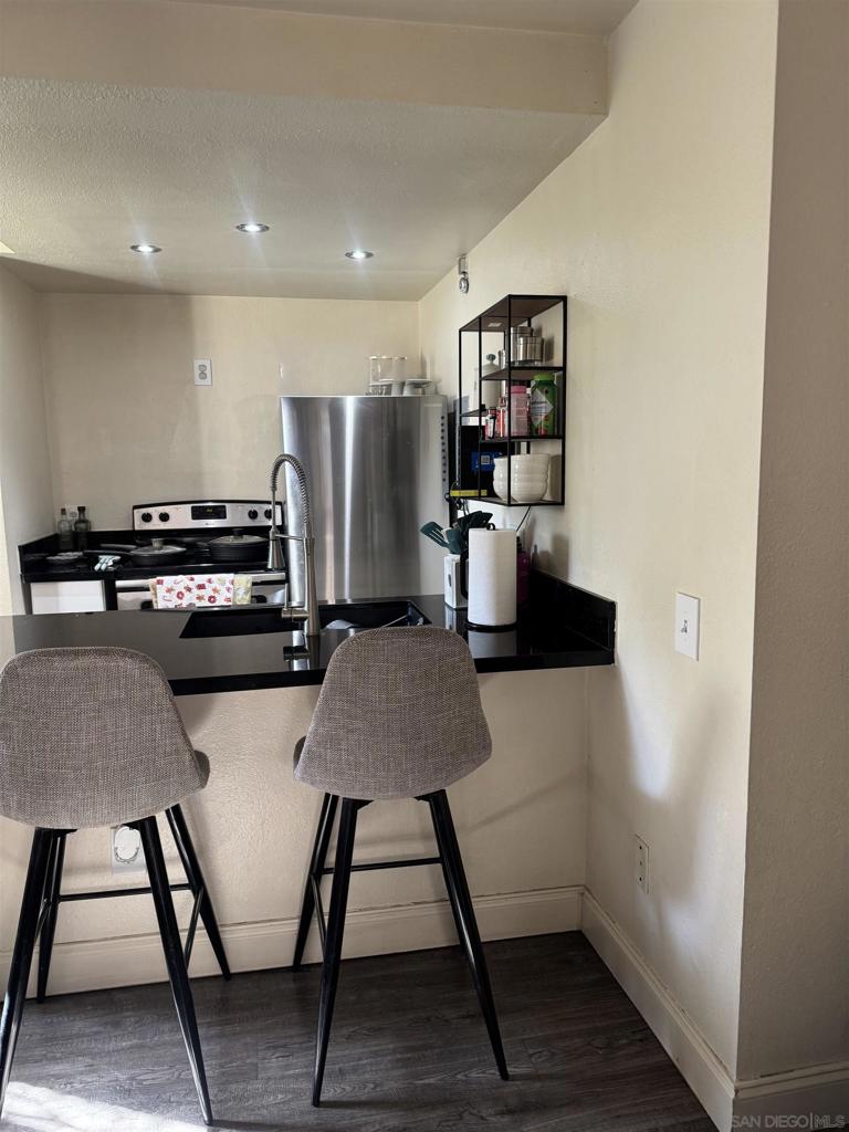 871 W San Ysidro Blvd 9