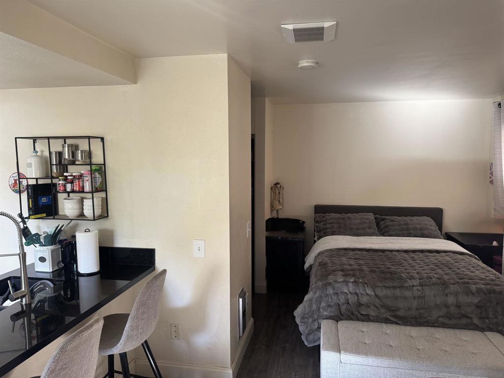 871 W San Ysidro Blvd 9