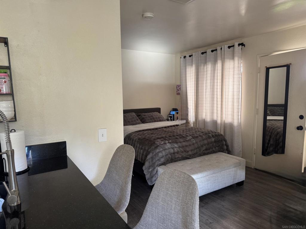 871 W San Ysidro Blvd 9