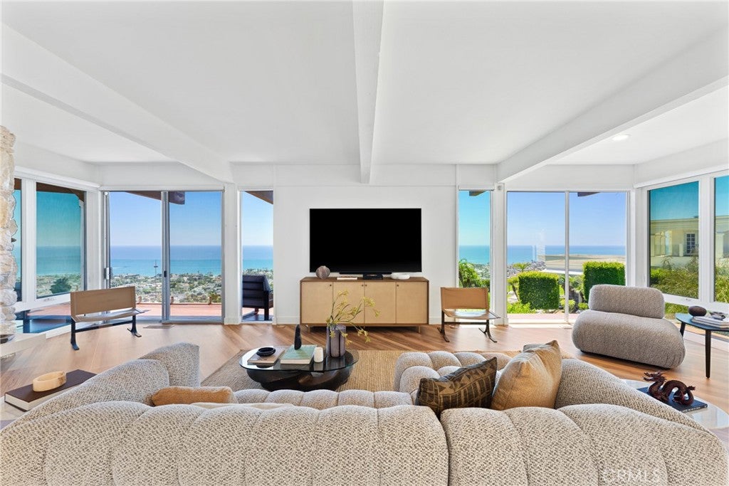 1201 Via La Jolla