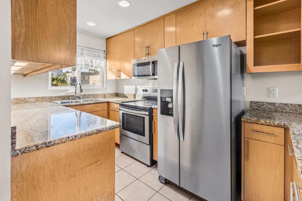 851 S Mollison Avenue