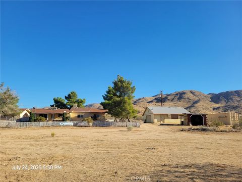 Photo of 27177 Cahuilla Road, Apple Valley, CA 92307 (MLS # HD25169389)