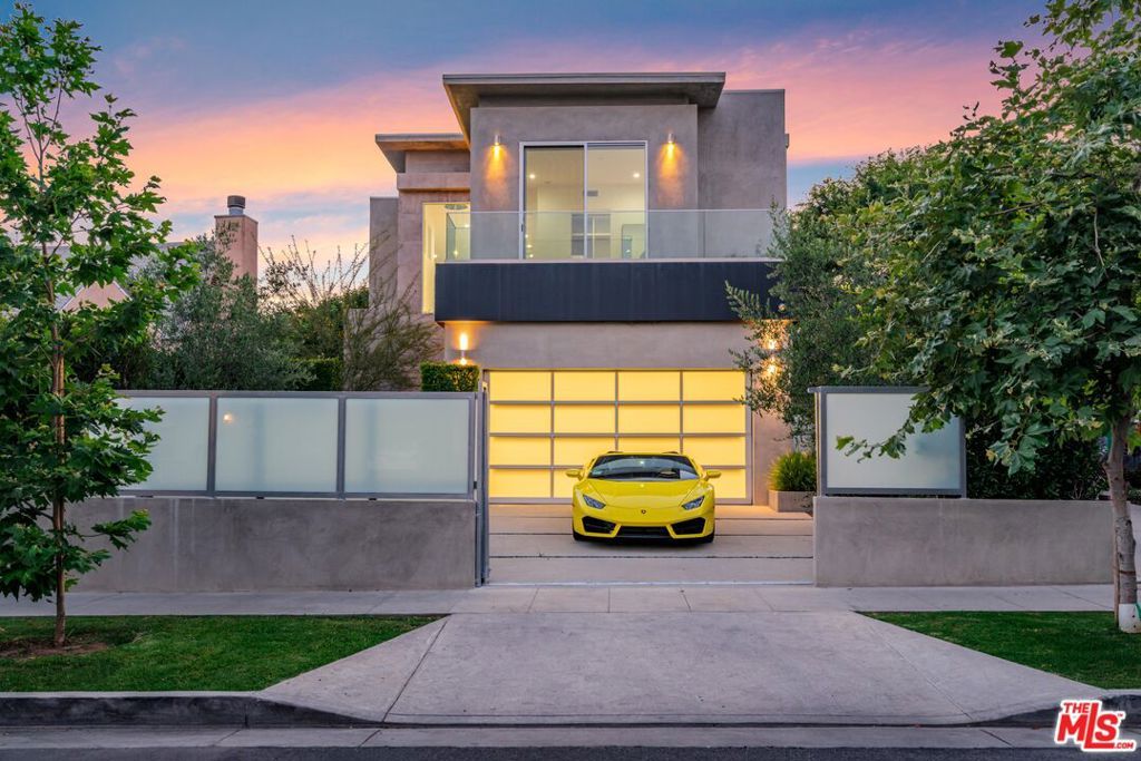 Photo of 721 N Vista Street, Los Angeles, CA 90046 (MLS # 25611937)