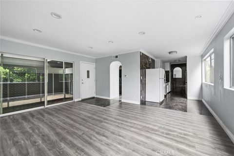 Photo of 6160 Whitsett Avenue #8, North Hollywood, CA 91606 (MLS # GD25281314)