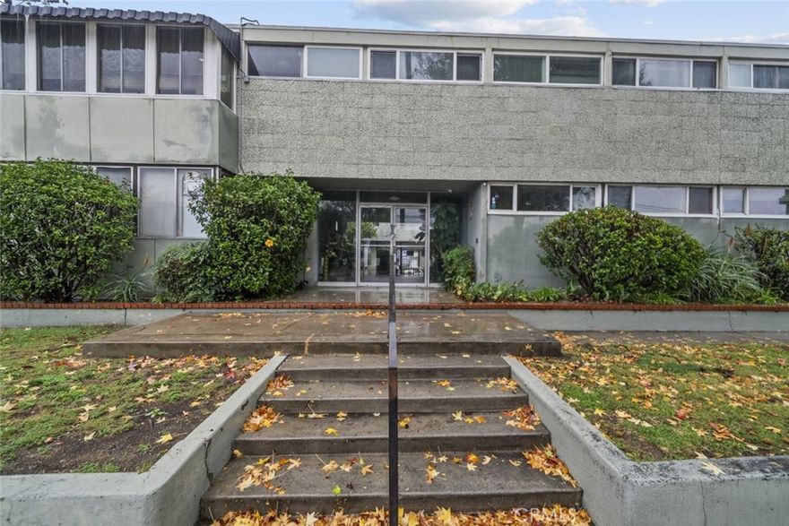 Charming 1-Bed, 1-Bath Condo for Lease in Prime North Hollywood!

Welcome to this beautifully maintained 1-bedroom, 1-bathroom condo ideally situated in the heart of North Hollywood. This light-filled residence offers a bright and functional open floor plan, complemented by in-unit laundry for everyday convenience. Enjoy a comfortable living space with abundant natural light, perfect for both relaxing and entertaining.

The community features assigned parking and a sparkling swimming pool, providing a resort-style feel year-round. Located just moments from popular shopping, dining, entertainment, and easy access to major freeways, this home offers the perfect blend of comfort and convenience.

An excellent opportunity to lease a well-appointed condo in one of North Hollywood’s most sought-after neighborhoods—don’t miss it!