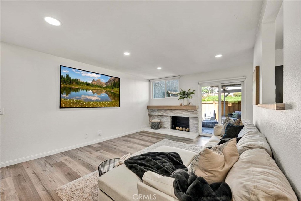 6512 E Camino Vista 6