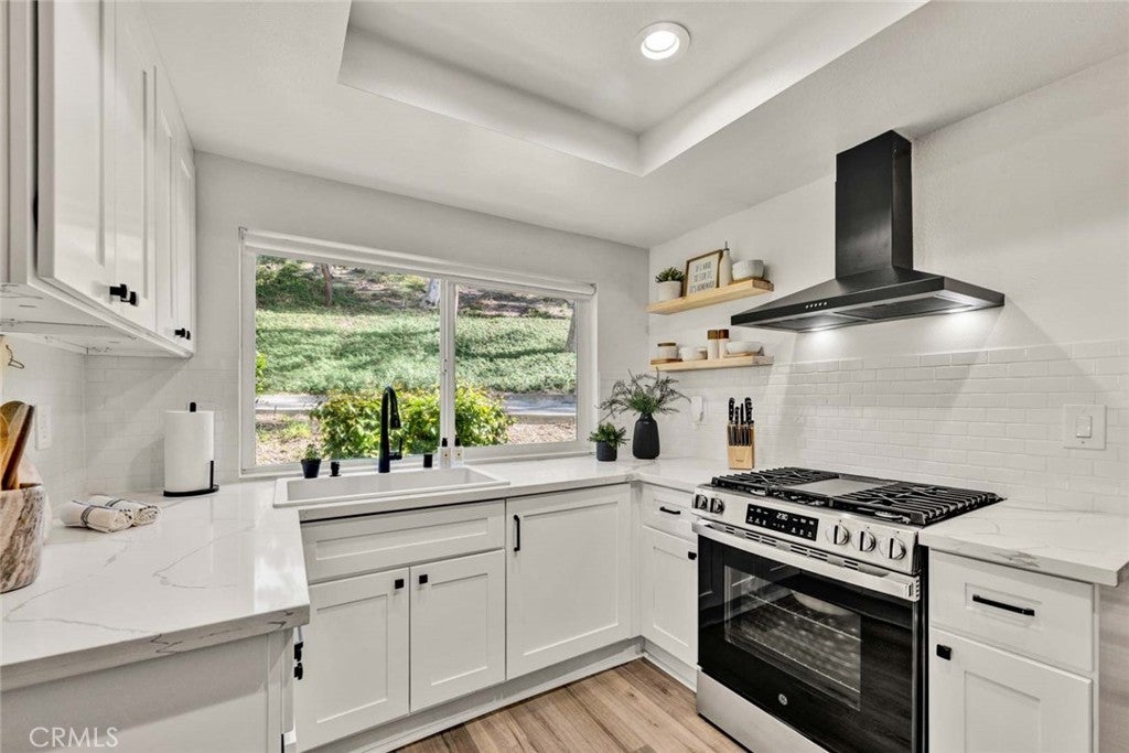 6512 E Camino Vista 6