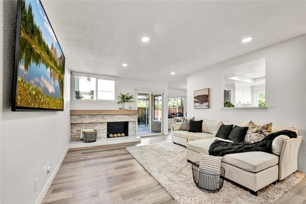 6512 E Camino Vista 6