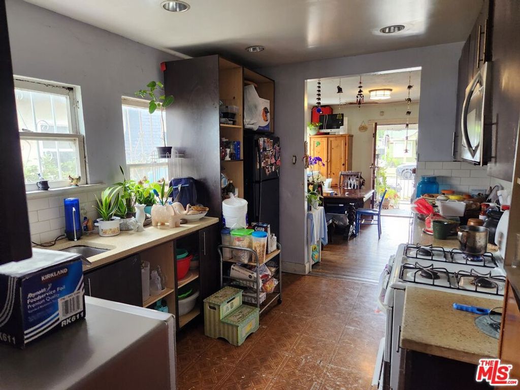 Photo of 5747 3rd Avenue, Los Angeles, CA 90043 (MLS # 25627255)