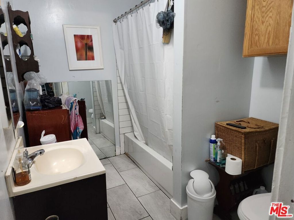 Photo of 5747 3rd Avenue, Los Angeles, CA 90043 (MLS # 25627255)