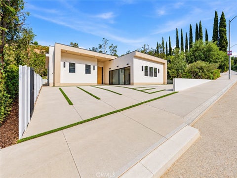 Photo of 17000 Escalon DR, Encino, CA 91436 (MLS # SR26227489)