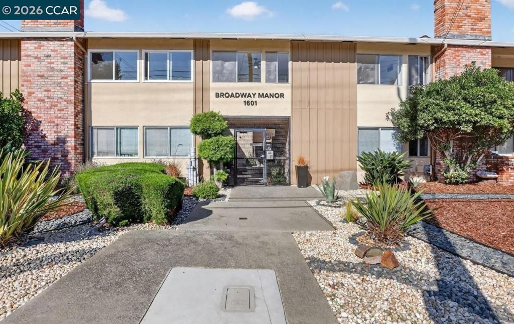 Photo of 1601 Broadway #9, Alameda, CA 94501 (MLS # 41130739)