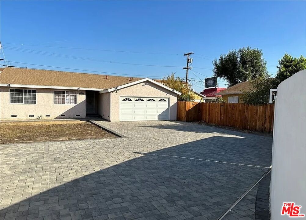 15535 Tuba Street