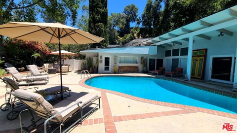 Photo of 4620 Balboa Avenue, Encino, CA 91316 (MLS # 26996769)