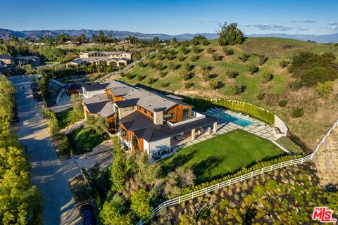 Photo of 24247 Bridle Trail Rd, Hidden Hills, CA 91302 (MLS # 26642271)