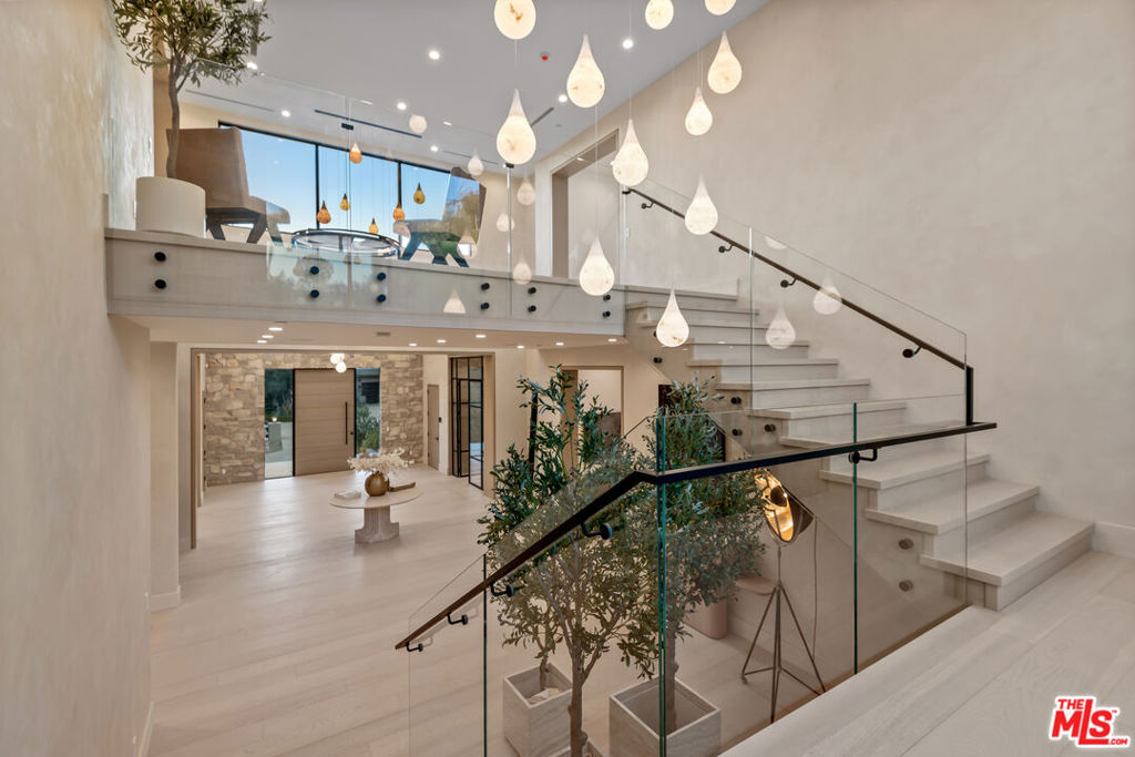 24247 Bridle Trail Rd