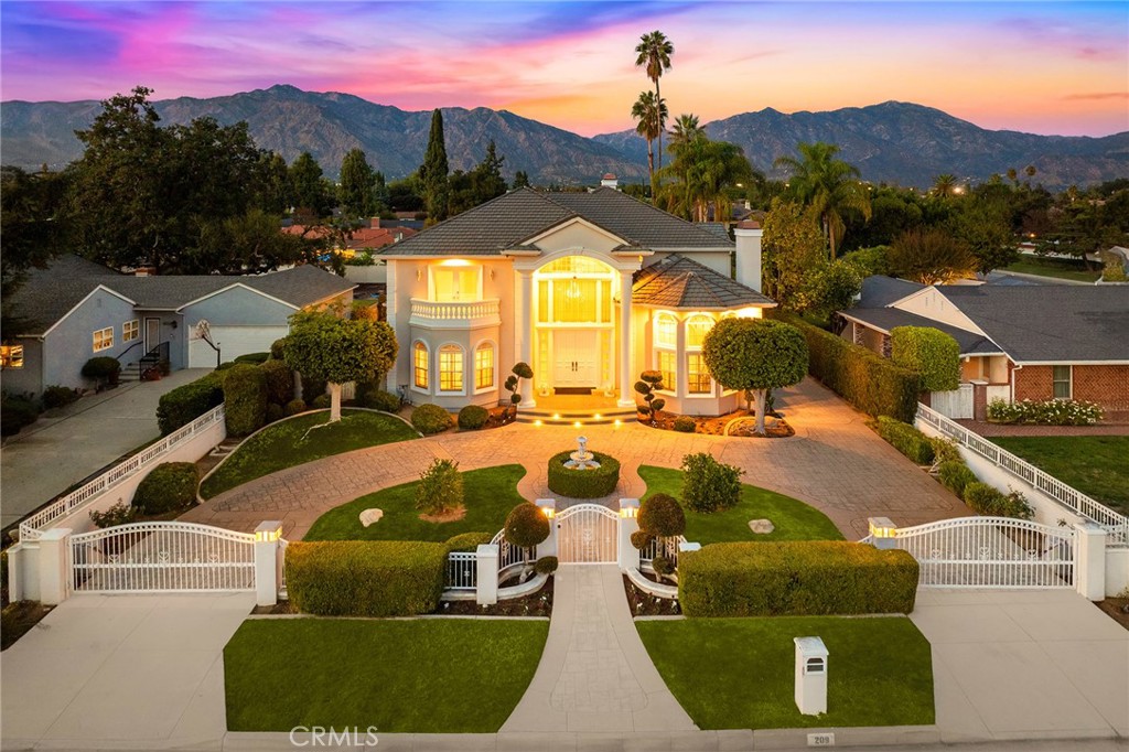 Main image without alt text