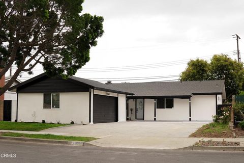 Photo of 1430 Huntswood Way, Oxnard, CA 93030 (MLS # V1-35508)