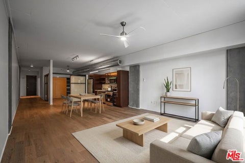 Photo of 1111 S Grand Avenue #607, Los Angeles, CA 90015 (MLS # 26905317)