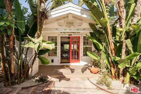 Photo of 1741 Kent Street, Los Angeles, CA 90026 (MLS # 25589785)