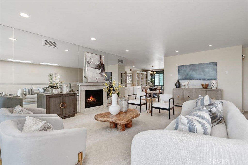 885 S Orange Grove Blvd