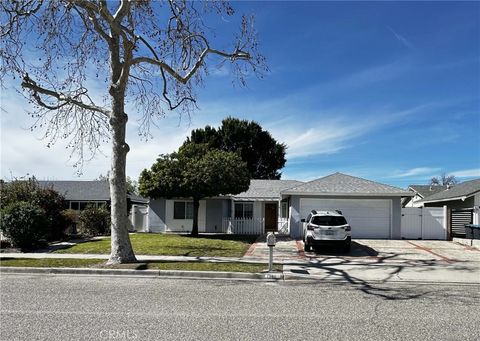 Photo of 1387 Cherry Avenue, Simi Valley, CA 93065 (MLS # SR26041656)