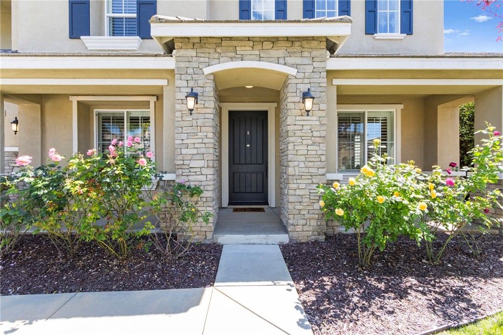 Photo of 32437 Yosemite Ln, Temecula, CA 92592 (MLS # SW26080667)