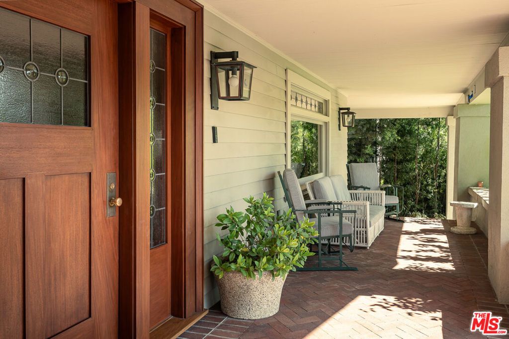 Photo of 214 S Van Ness Avenue, Los Angeles, CA 90004 (MLS # 26834183)