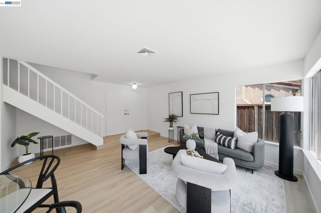 1132 Fabian Way