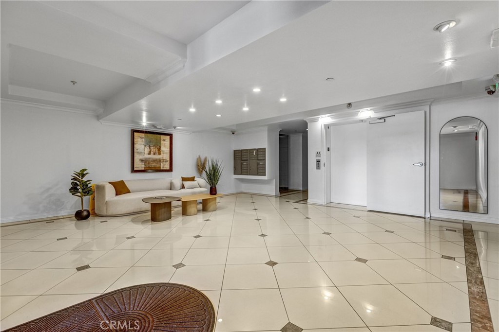 Properties 3 4533 Vista Del Monte Avenue 201