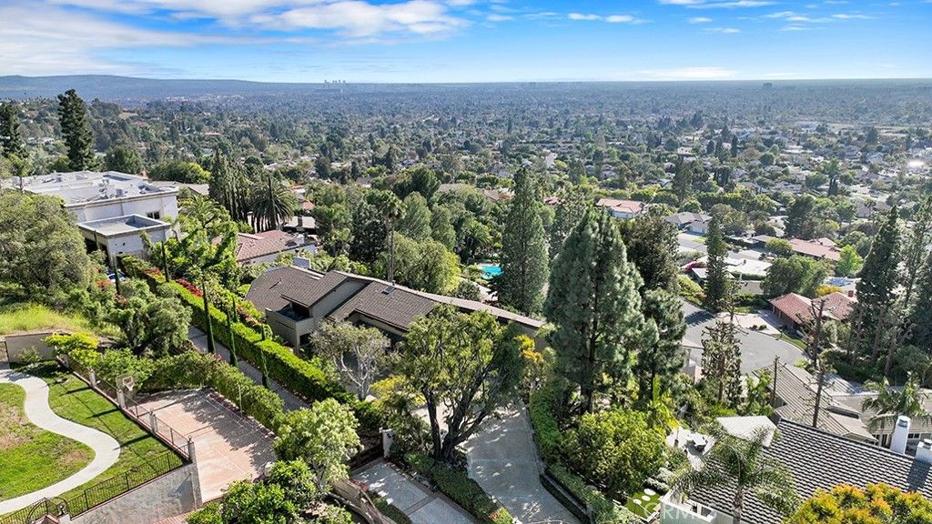 Photo of 10841 Hideaway Dr, North Tustin, CA 92705 (MLS # OC26020577)