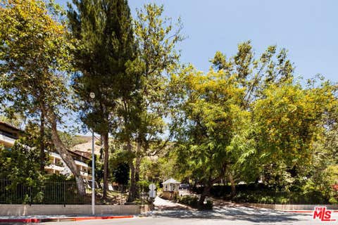 Photo of 2700 Cahuenga Boulevard #4303, Los Angeles, CA 90068 (MLS # 26836417)