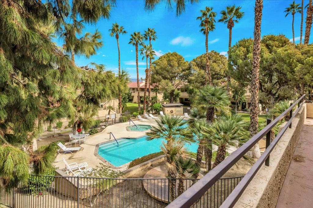 2812 N Auburn Court 206